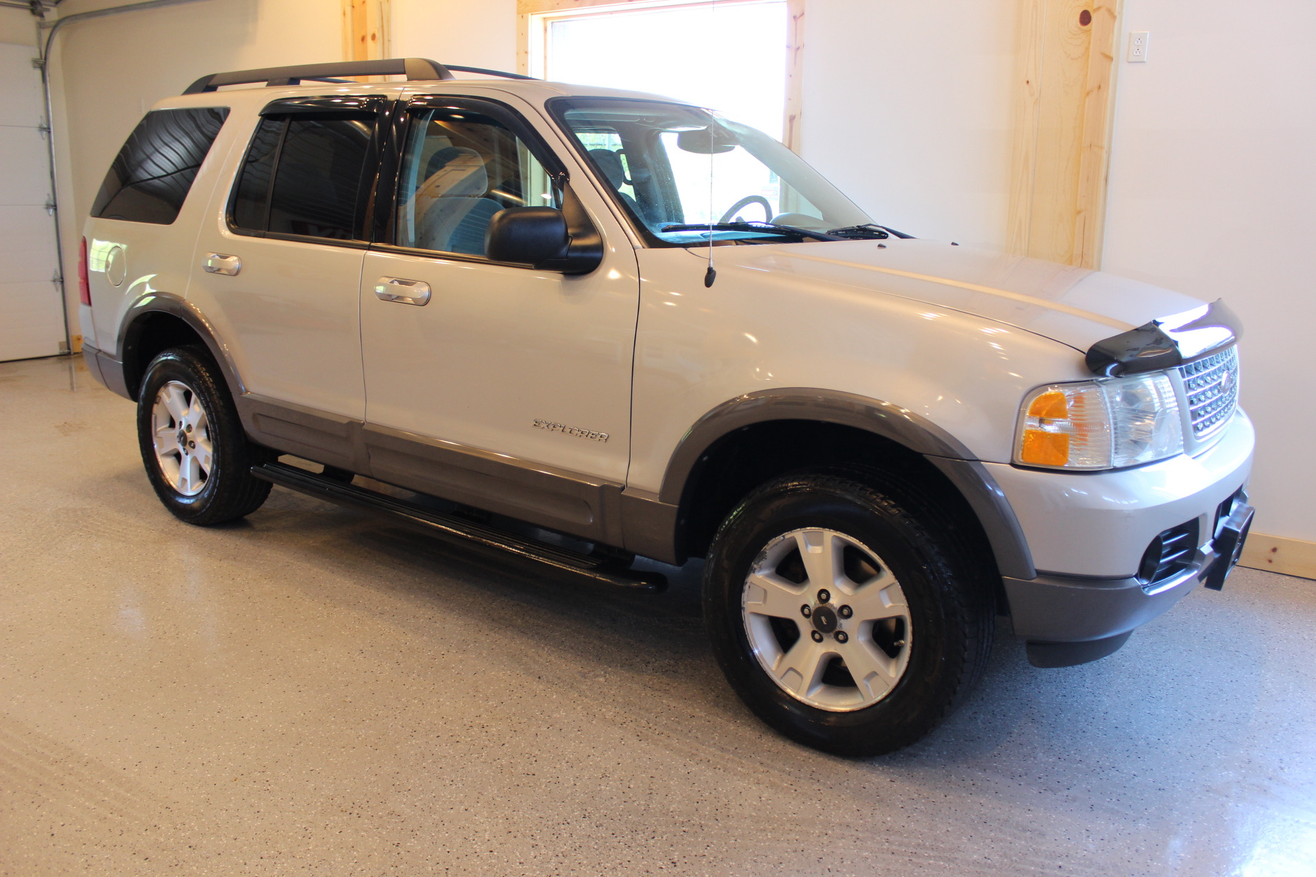 2005 Ford Explorer Xlt White